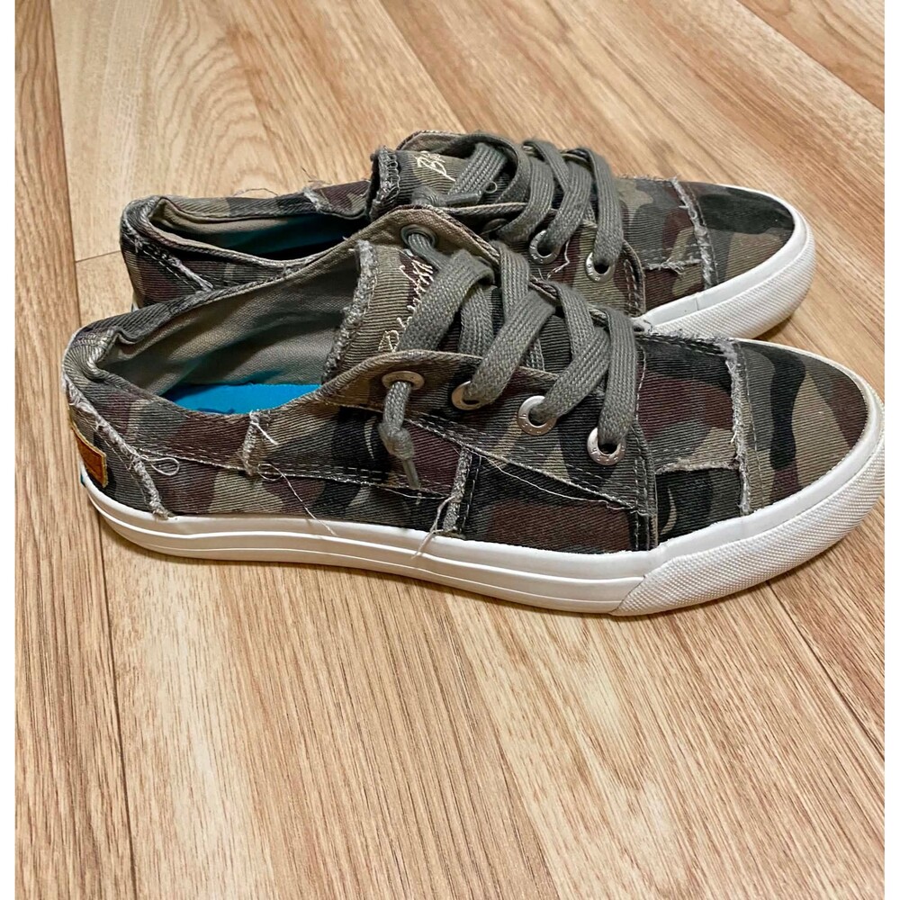 Blowfish Malibu Women’s Camo Distressed Lace-Up Sneakers Size 7.5